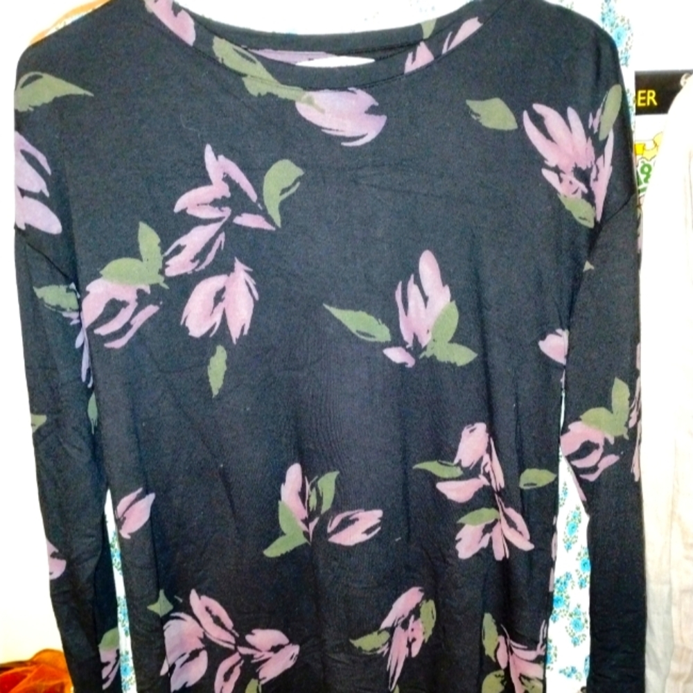 Designer top bundle size small